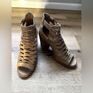 Beige Heels (women’s 10)